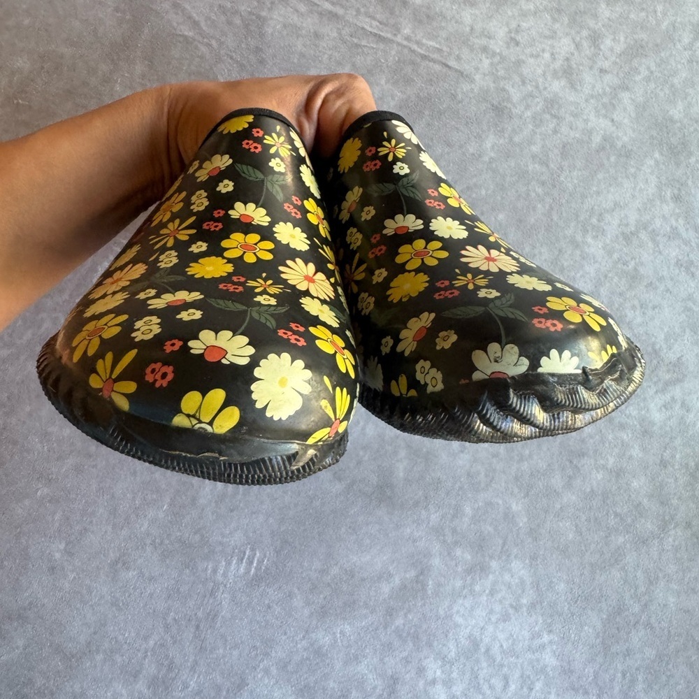 Western Chief Floral Mules - Black and Yellow - Picture 4 of 8